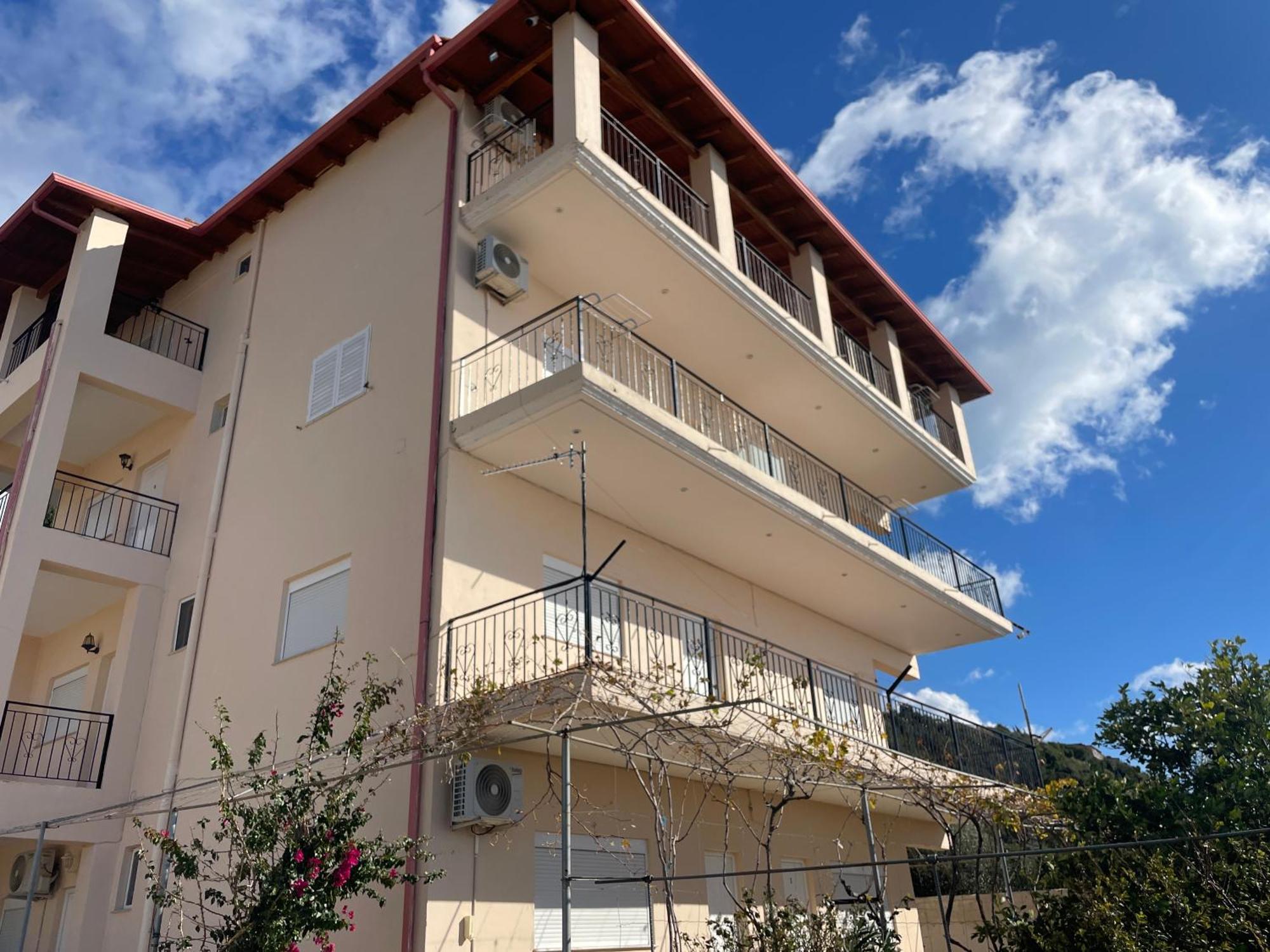 Guesthouse Mateo Dhërmi Exteriör bild